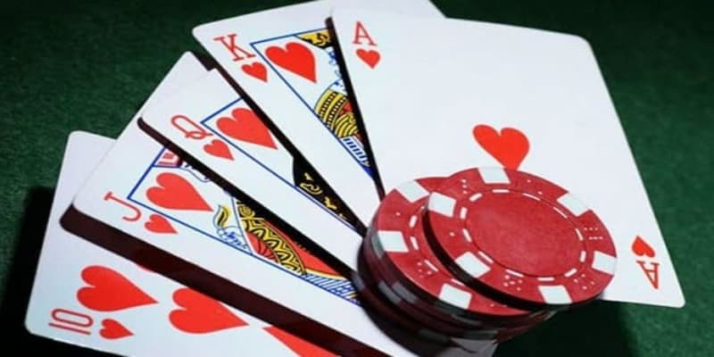 Liêng với các game bài đổi thưởng khác